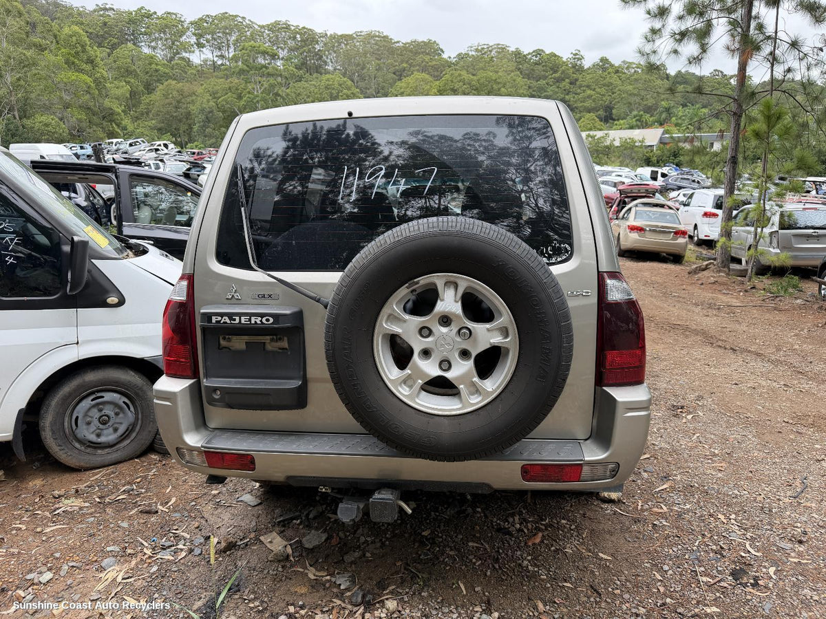 2002-2006 Mitsubishi Pajero Bootlid Tailgate