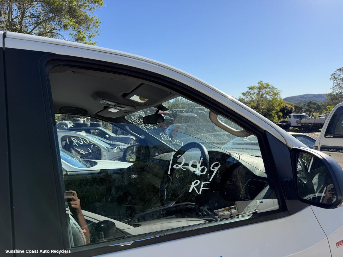 2015-2025 Ldv G10 Right Front Door Window